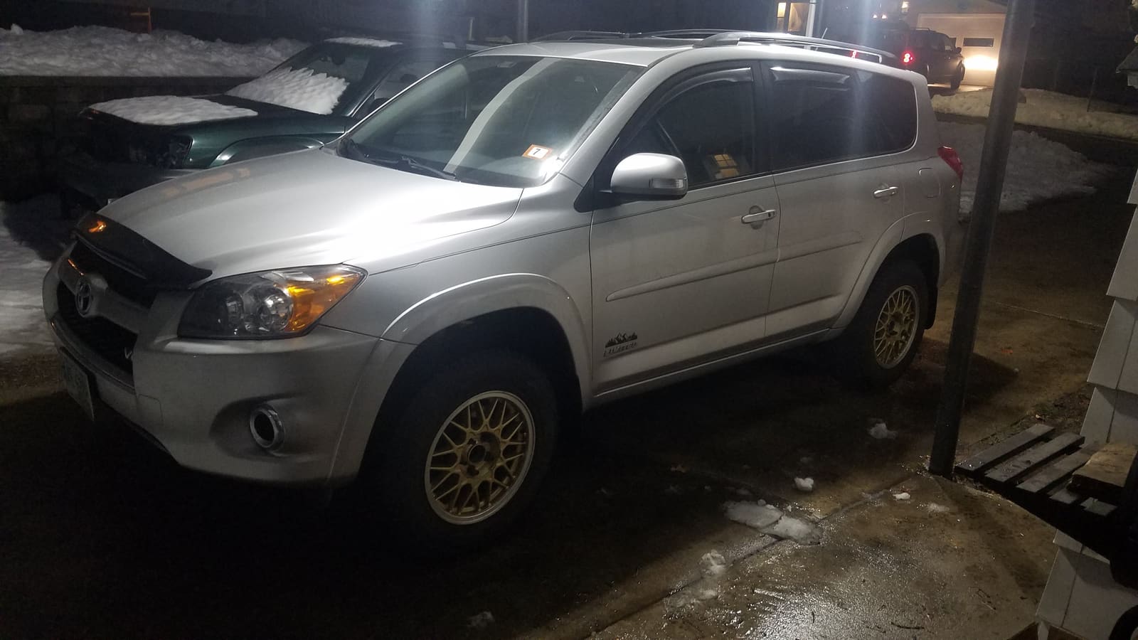 2005 Toyota RAV4 with 16x8 RG2 wheels