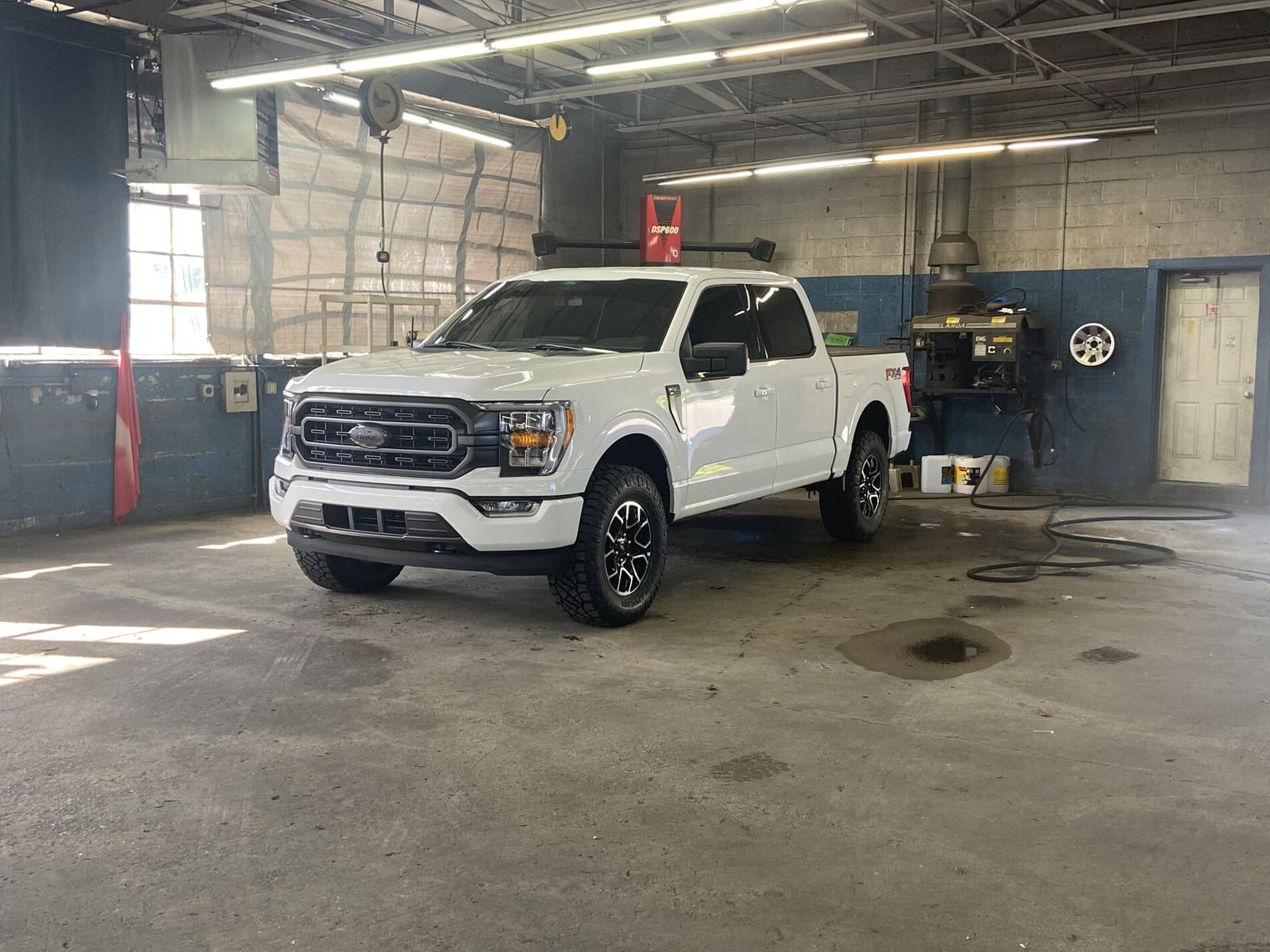 2022 Ford F-150 with Factory Lariat Sport Wheels A/T Tires FX4 Expedition 2021 wheels