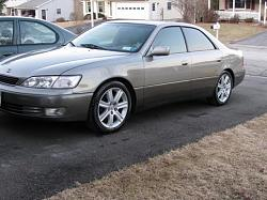 1999 Lexus ES 300 with 17x8 wheels