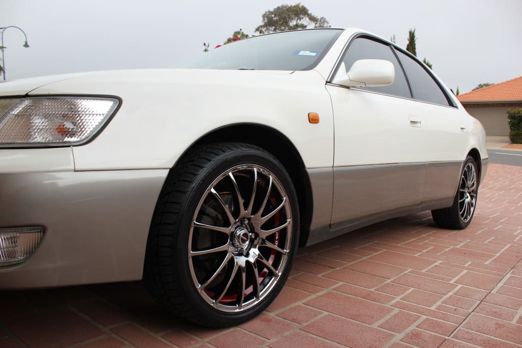 1999 Lexus ES 300 with 18x7.5 O2 FIN RS wheels