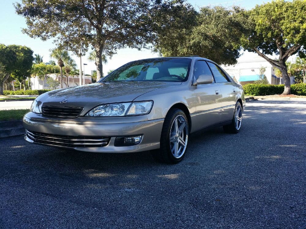 1999 Lexus ES 300 with 18x8 wheels