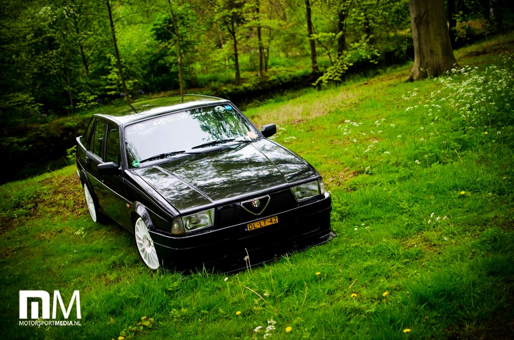 1992 Alfa Romeo 75/Milano with 17x8 Oz Racing Supertourismo wheels