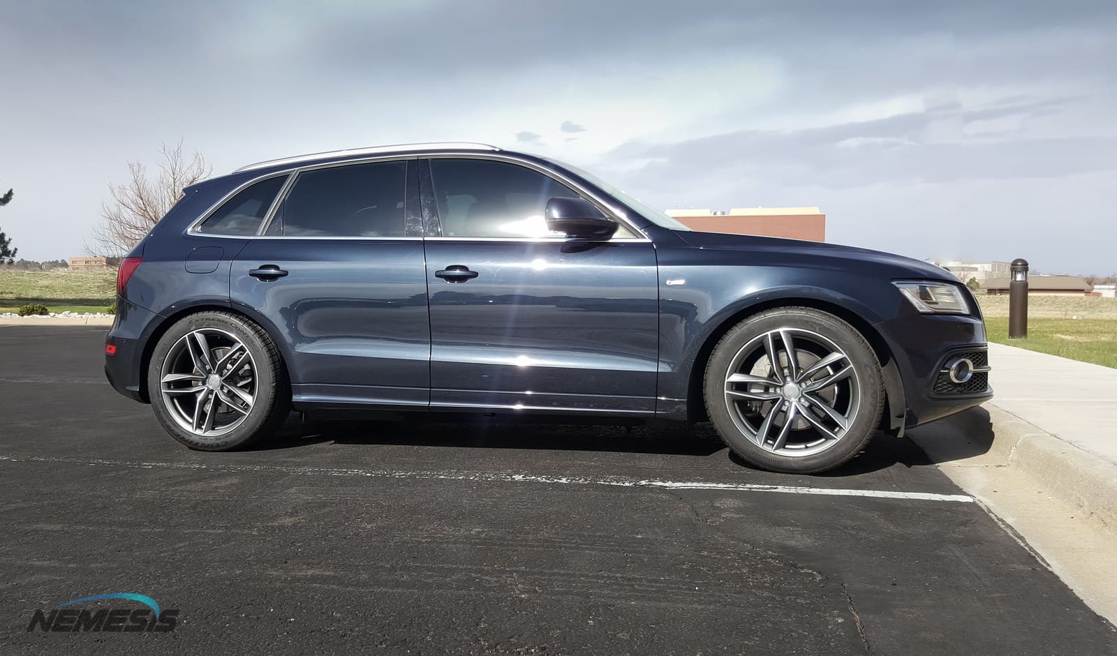 2016 Audi SQ5 with 20x9 Hartmann HRS6 wheels