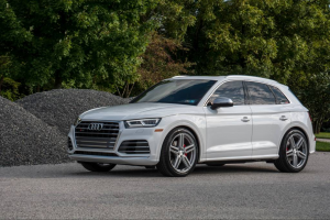 2015 Audi SQ5 with 21x9 wheels