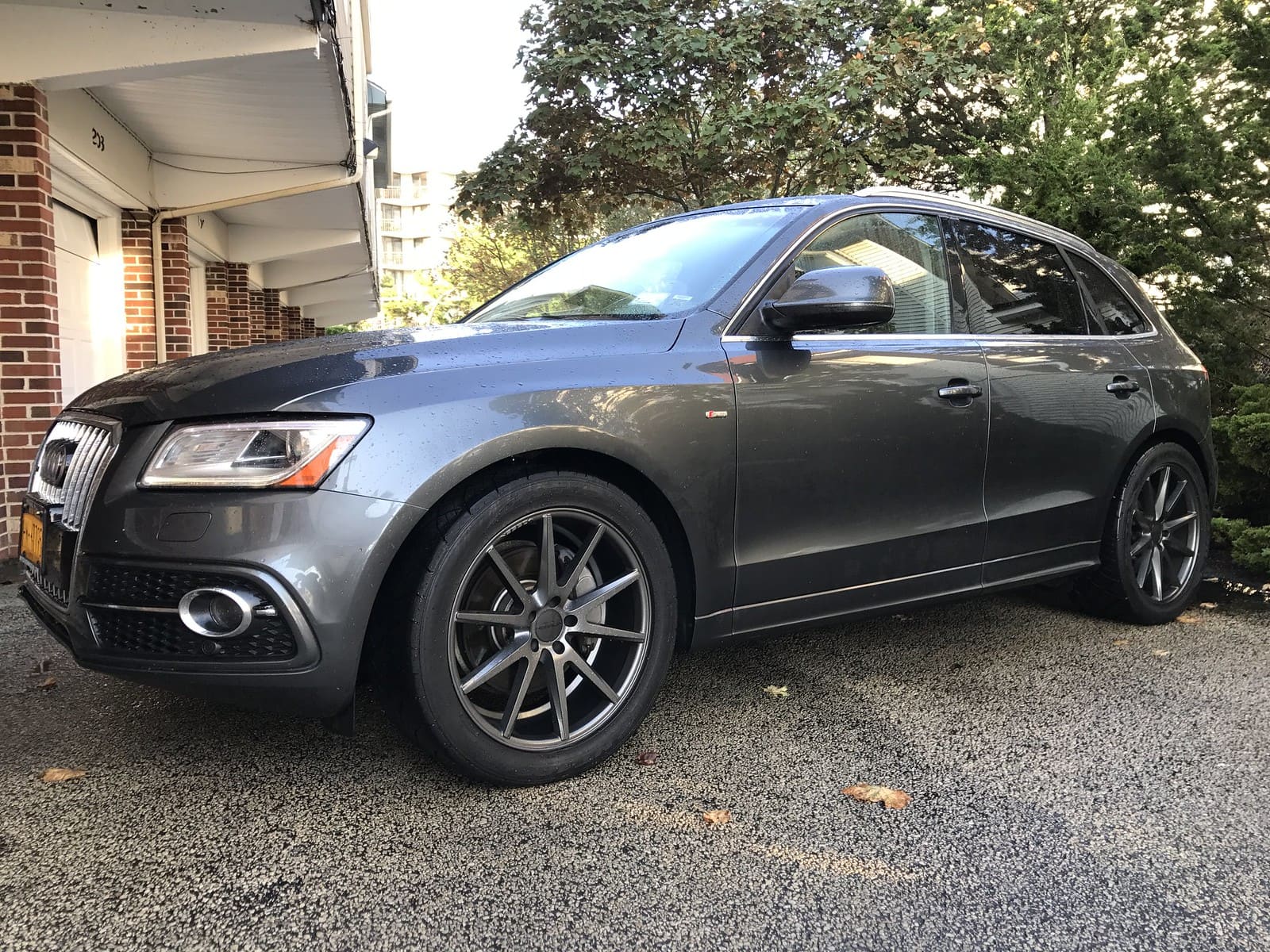 2016 Audi SQ5 with 20x9 wheels