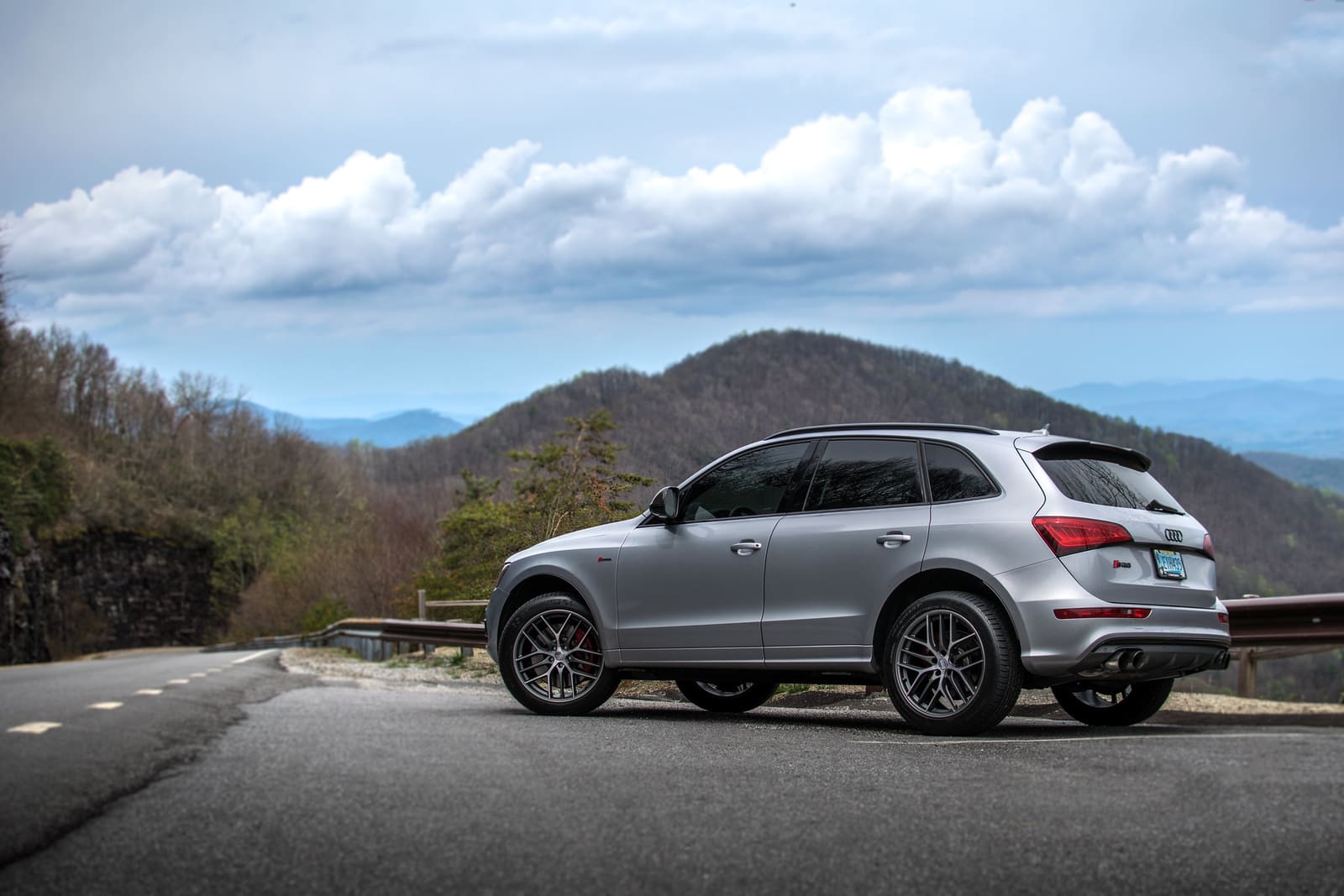 2016 Audi SQ5 with 20x9.5 wheels