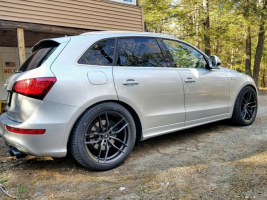 2014 Audi SQ5 with 20x10 wheels
