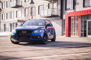 2014 Audi SQ5 with 20x10.5 wheels