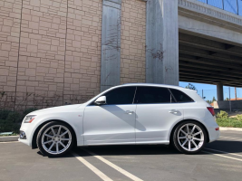 2016 Audi SQ5 with 21x10.5 wheels