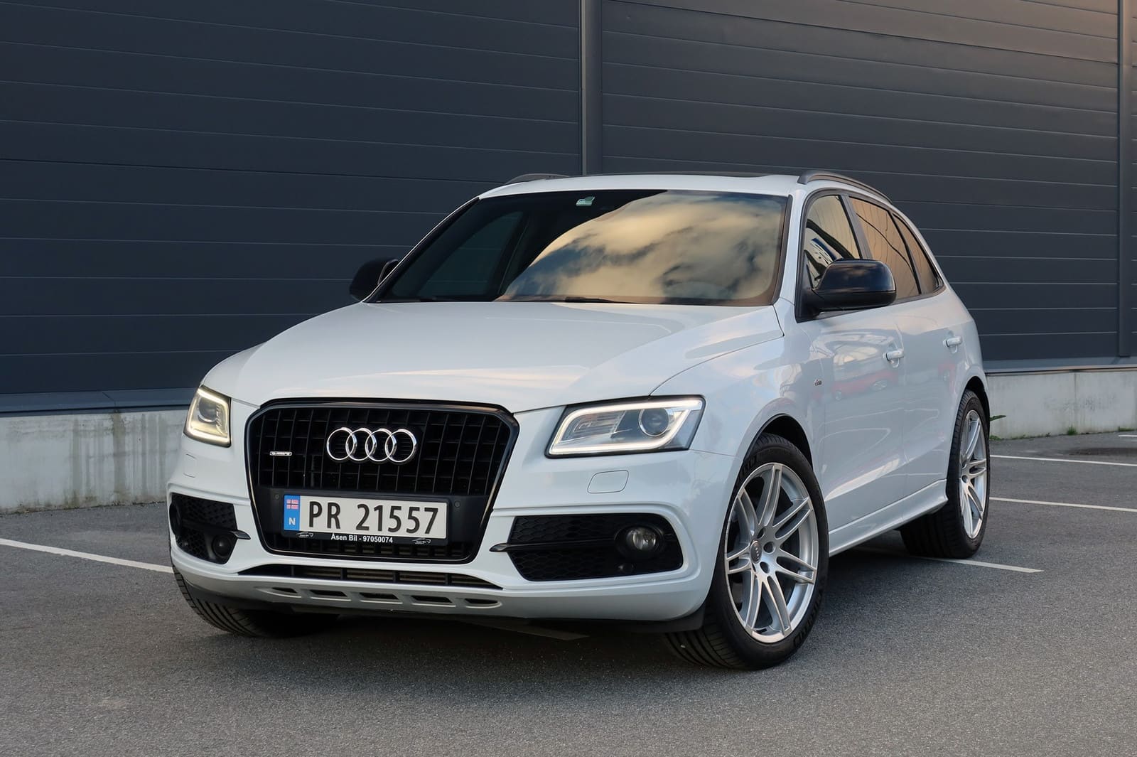 2014 Audi SQ5 with 20x9 S5 wheels