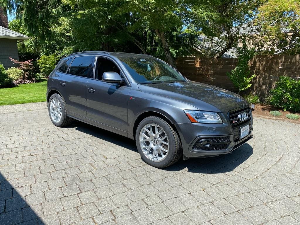 2016 Audi SQ5 with 20x9 wheels