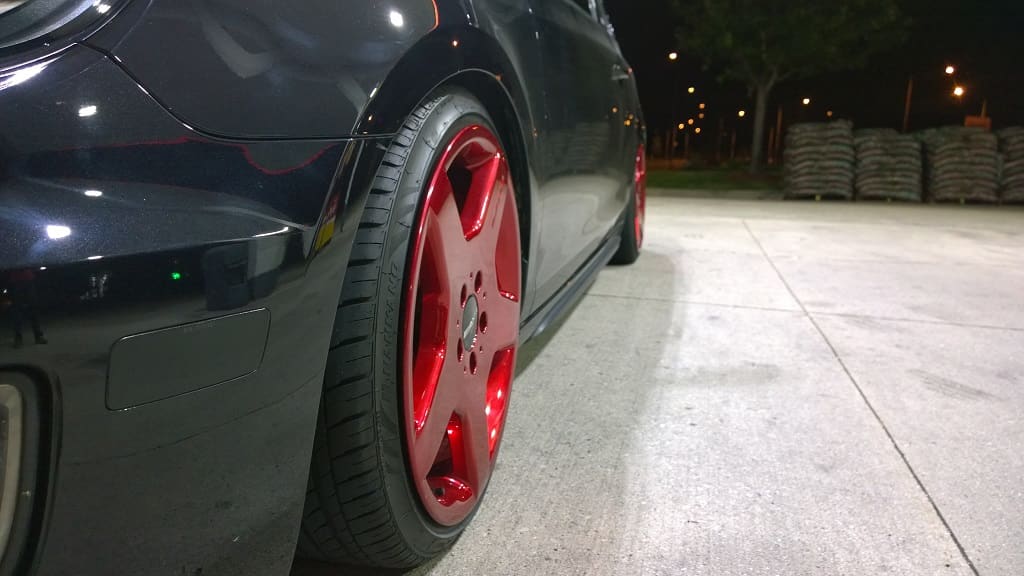 2010 Volkswagen Golf with 18x8.5 AMG Monoblock wheels