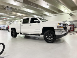 2018 Chevrolet Silverado 1500 with 20x10 wheels