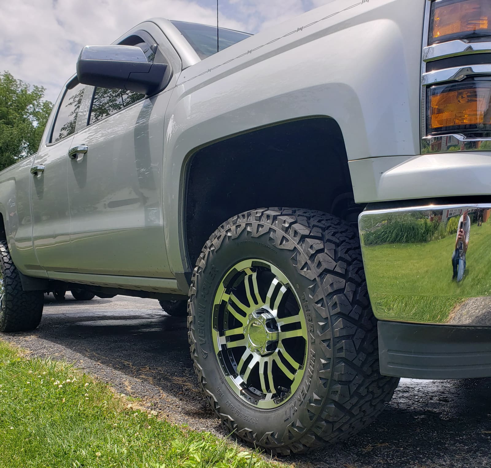 2016 Chevrolet Silverado 1500 with 18x9 wheels