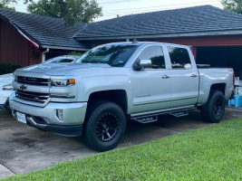 2017 Chevrolet Silverado 1500 with 17x8.5 wheels