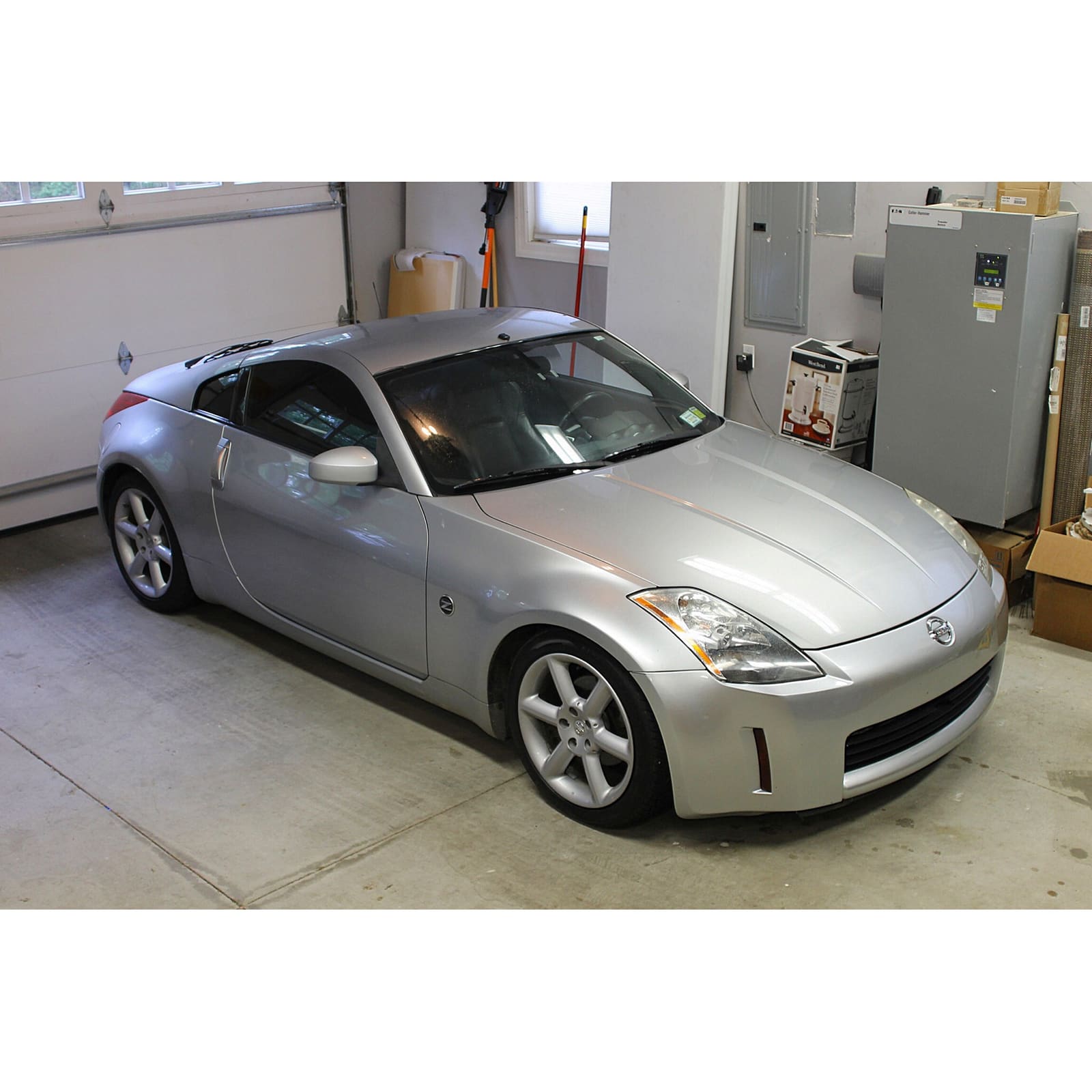 2003 Nissan 350Z with 18x9 Infinite Werks LS Series wheels