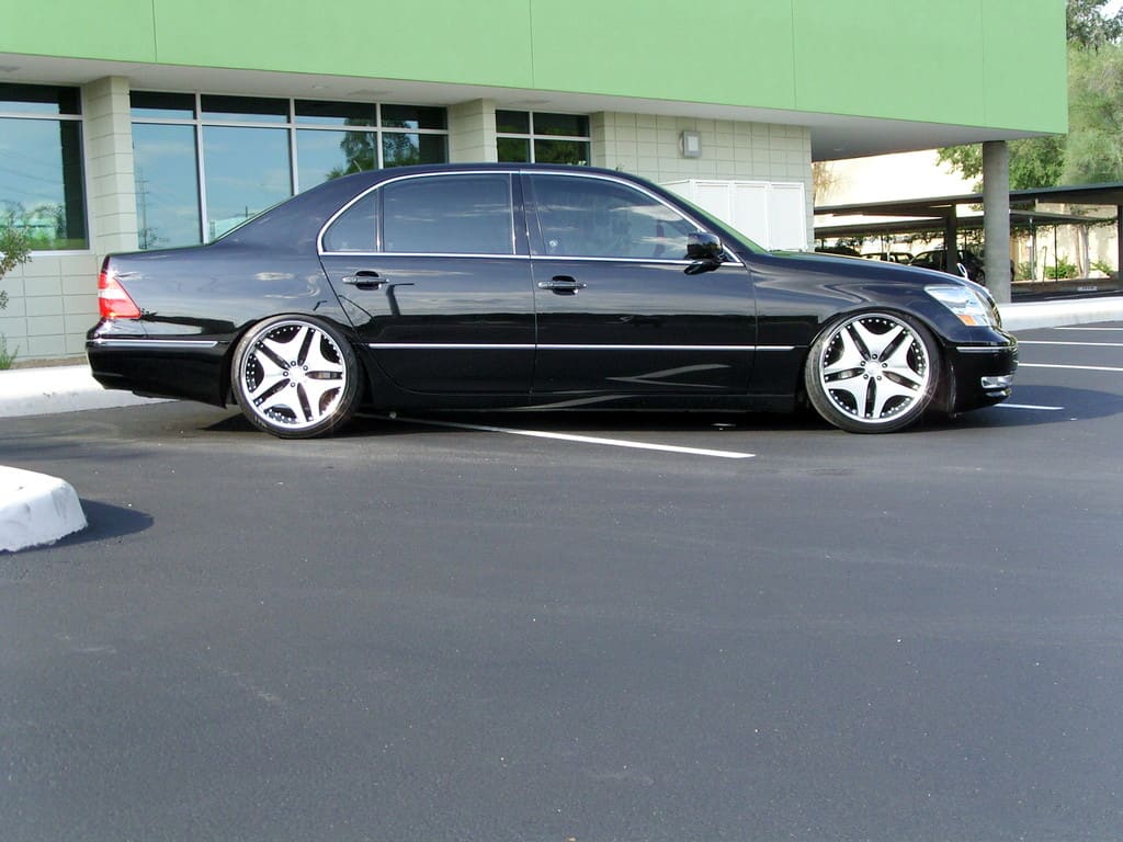 2004 Lexus LS 430 with 20x9 Trafficstar RTV wheels