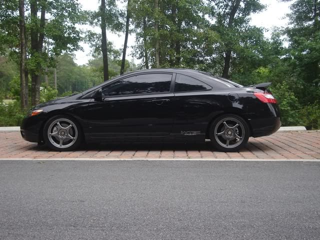 2006 Honda Civic with 17x7 5Zigen FN01R-C wheels