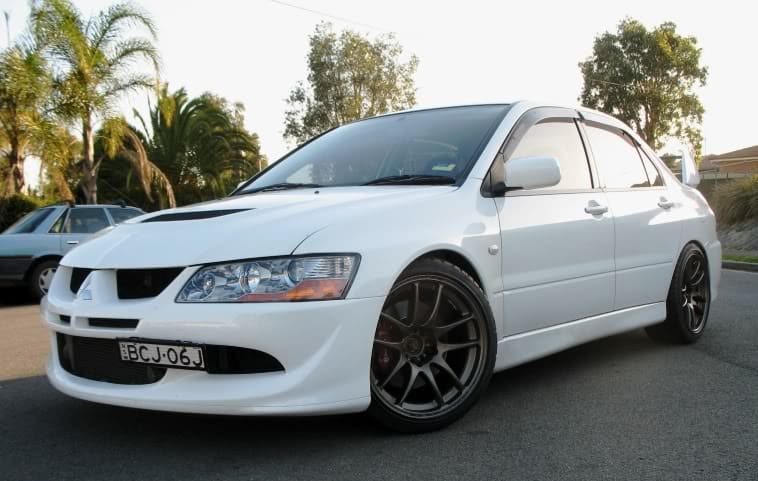 2006 Mitsubishi Lancer Evolution with 18x9.5 wheels