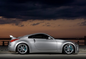 2004 Nissan 350Z with 19x9.5 Work Wheels Varianza wheels