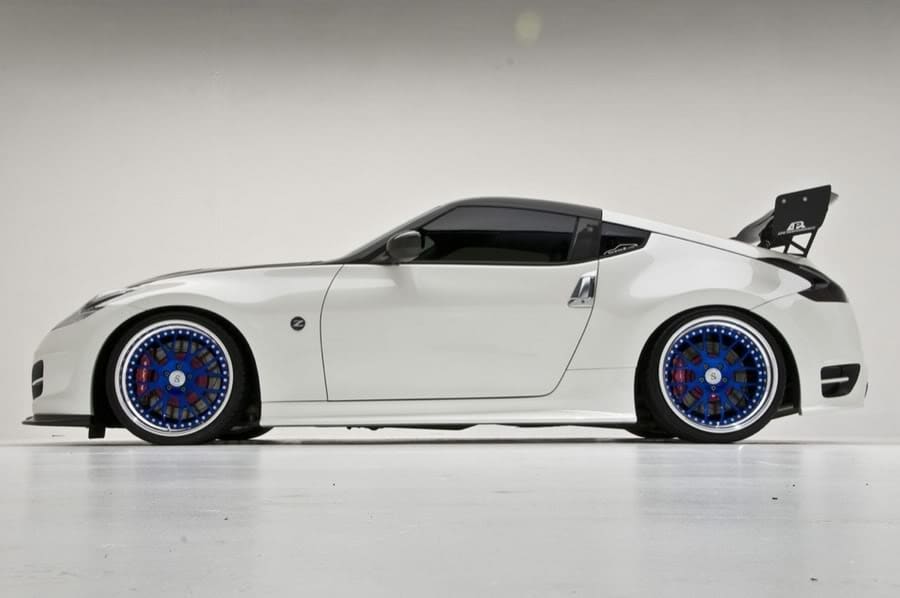 2009 Nissan 370Z with 20x10 Strasse Forged SM8 wheels