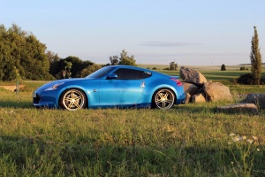 2010 Nissan 370Z with 20x9.5 Work Gnosis gs wheels