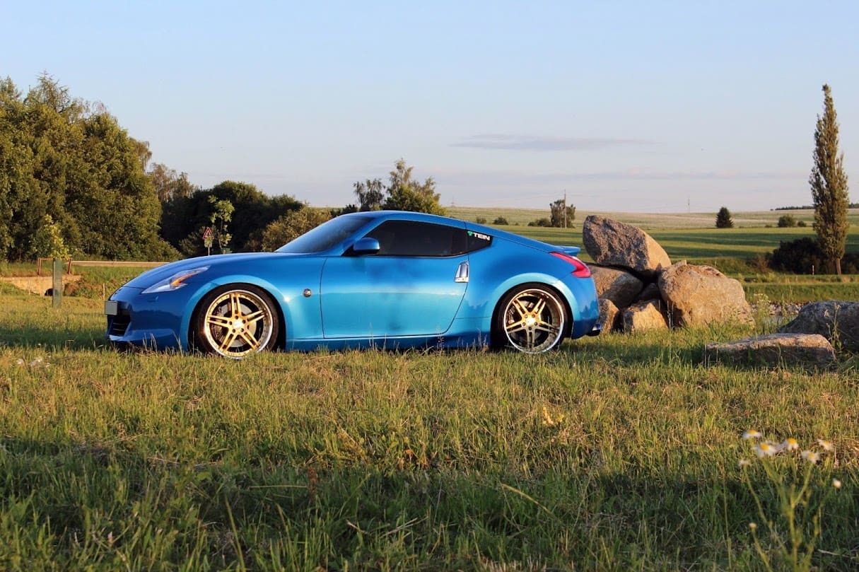 2010 Nissan 370Z with 20x9.5 Work Gnosis gs wheels