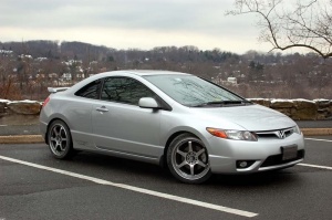2006 Honda Civic with 18x7.5 5Zigen Proracer GN+ wheels