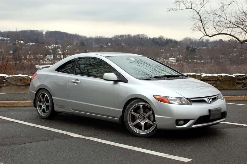 2006 Honda Civic with 18x7.5 5Zigen Proracer GN+ wheels