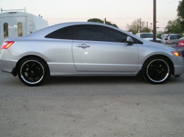 2007 Honda Civic with 18x7.5 Motegi FF7 wheels