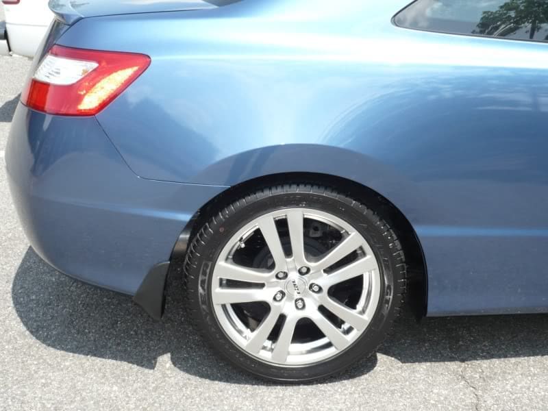 2007 Honda Civic with 17x7 Rial Como wheels