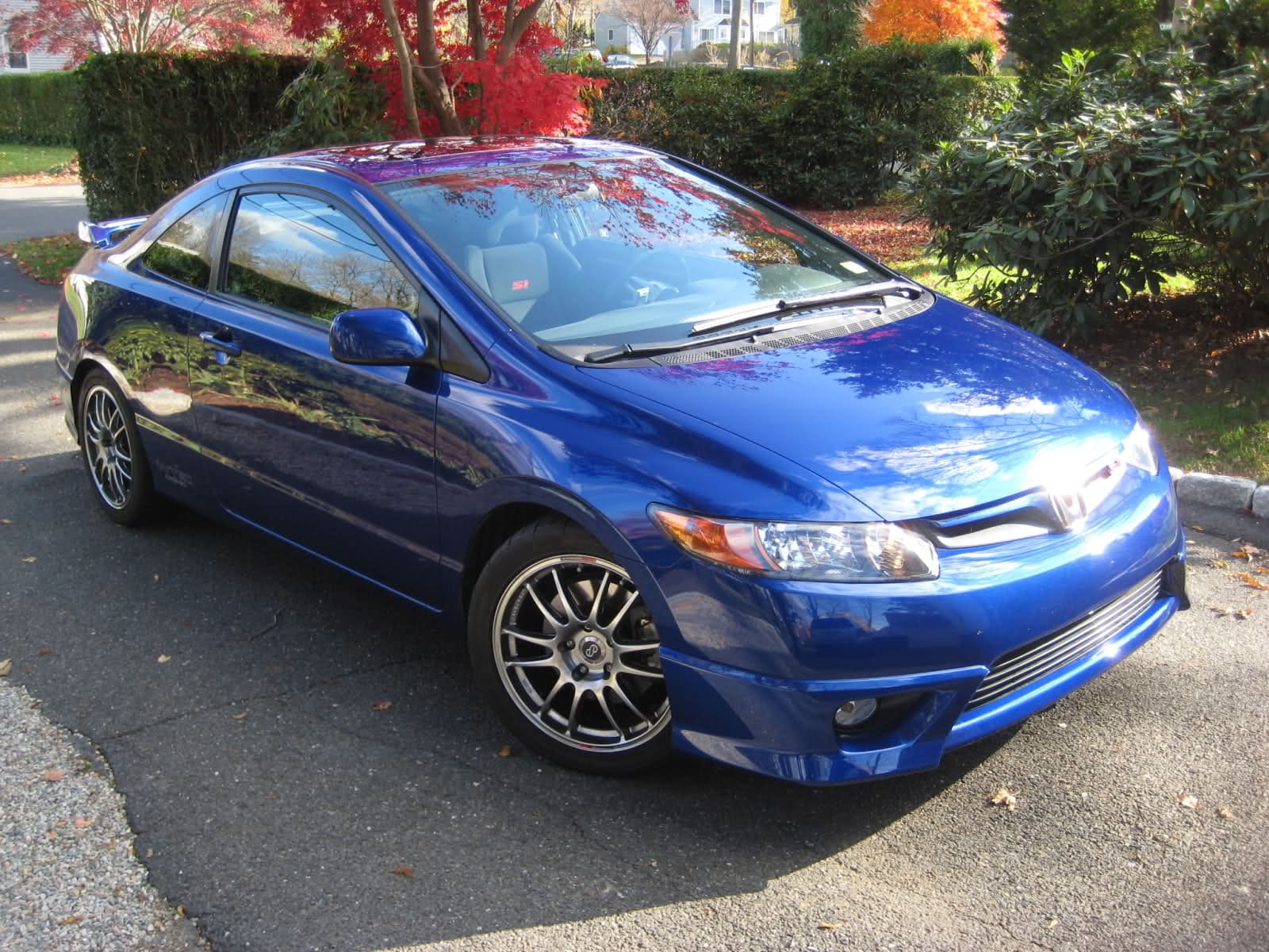 2007 Honda Civic with 17x8 Enkei GTC-01 wheels
