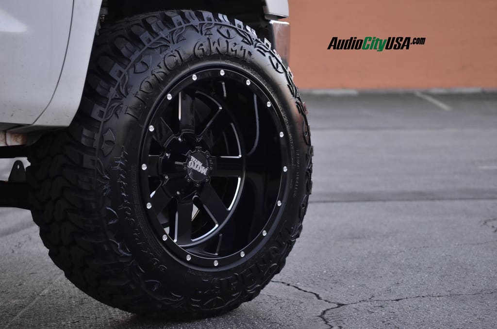 2008 Toyota Tundra with 20x12 Moto Metal wheels