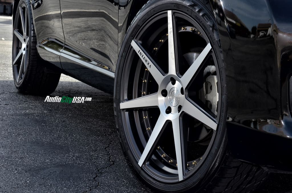 2010 Toyota Venza with 22x9 Vertini Dynasty wheels