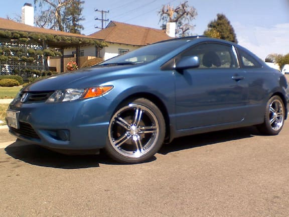 2006 Honda Civic with 17x7.5 Kazera KZ-H wheels