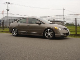2007 Honda Civic with 18x7.5 Dolce DC2 wheels