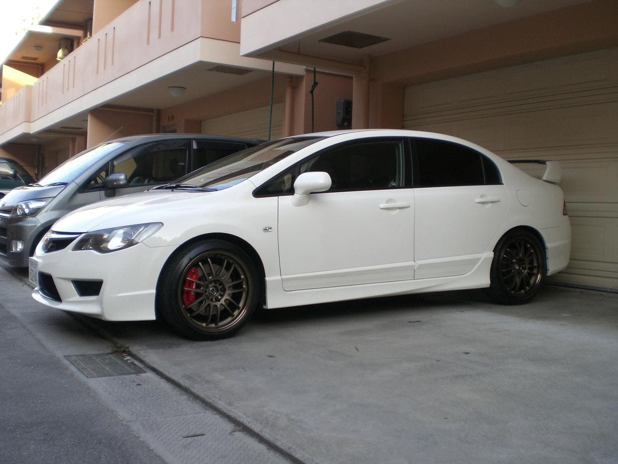 2009 Honda Civic with 18x8.5 Volk RE30 wheels