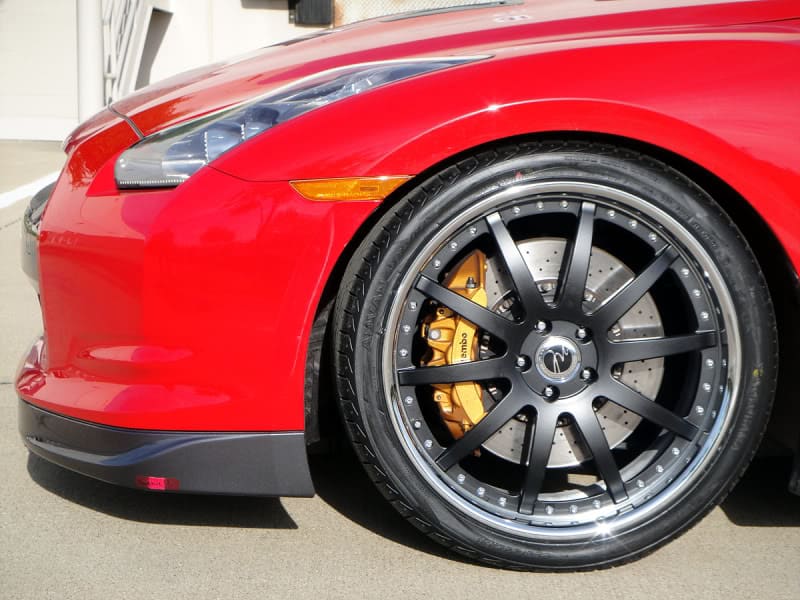 2009 Nissan GT-R with 21x9 Modulare M15 wheels