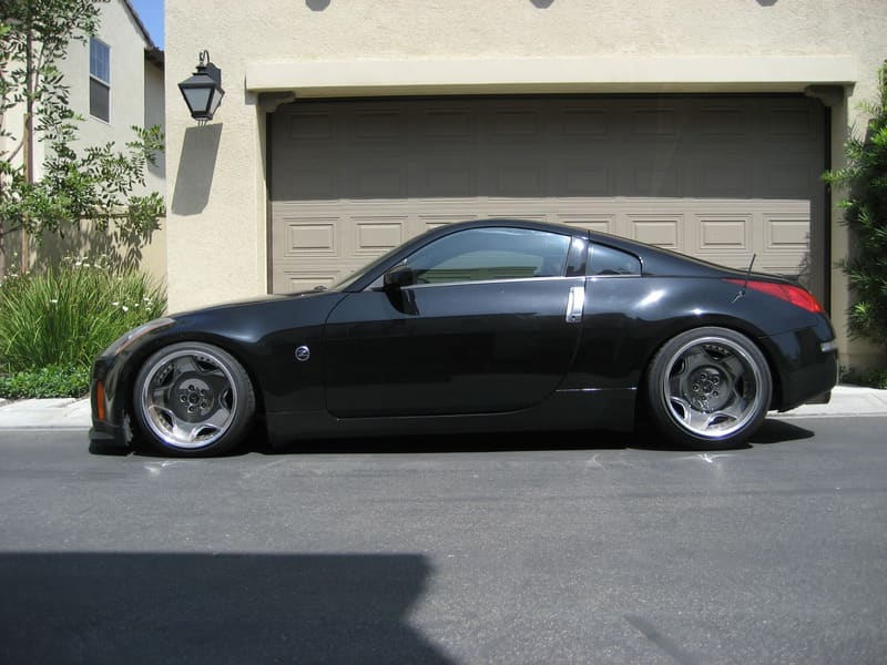2004 Nissan 350Z with 18x10 Lock Smice Duke wheels