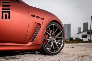 2014 Maserati GranTurismo with 21x9 Vossen Forged VPS-306 wheels