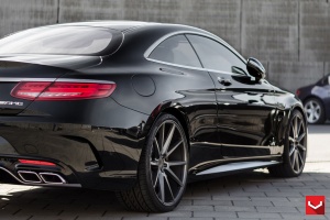 2015 Mercedes-Benz S-Class with 22x9 Vossen VFS-1 wheels