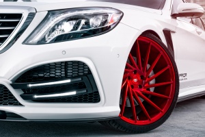 2015 Mercedes-Benz S-Class with 22x9.5 Vossen VPS-304 wheels