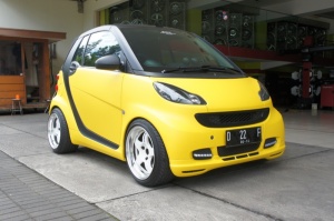 2014 Smart fortwo with WORK Meister S1 wheels