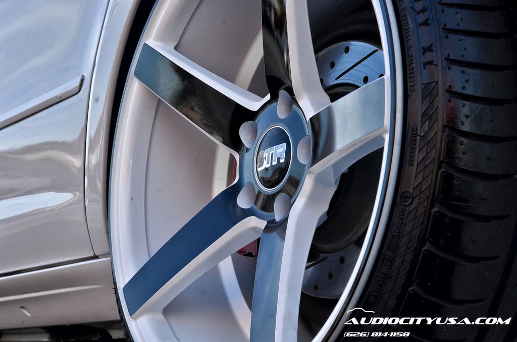 2009 Volkswagen CC with 19x8.5 STR 607 wheels