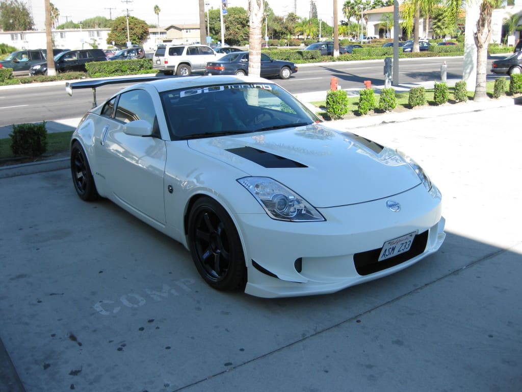 2007 Nissan 350Z with 18x9.5 Rays Engineering Volk Racing TE37 wheels