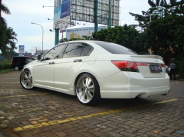 2009 Honda Accord with 20x8.5 Multipiece S5 wheels