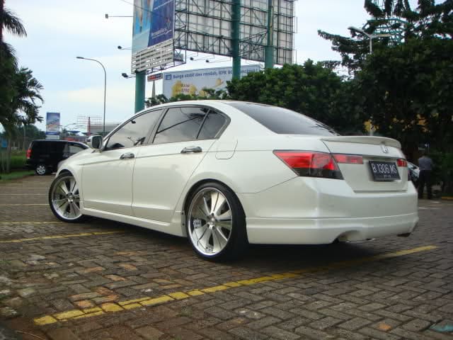 2009 Honda Accord with 20x8.5 Multipiece S5 wheels