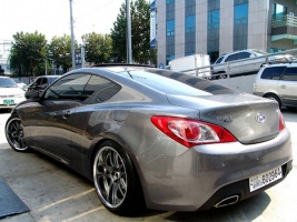 2009 Hyundai Genesis with 18x8.5 wheels