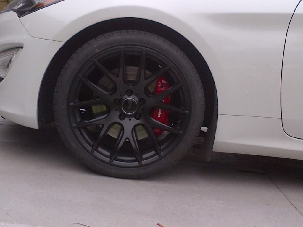 2012 Hyundai Genesis with 19x8.5 DAI DW48 wheels