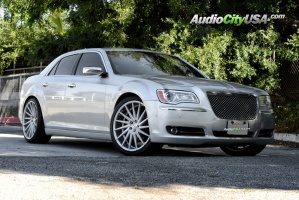 2013 Chrysler 300 with 22x9 Varro VD 15 wheels